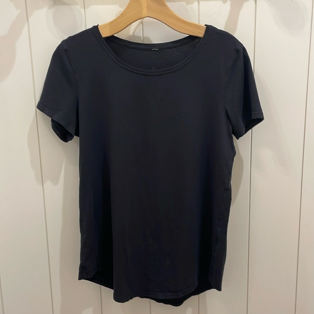 Lululemon black, soft cotton short sleeve T-shirt— excellent condition!!